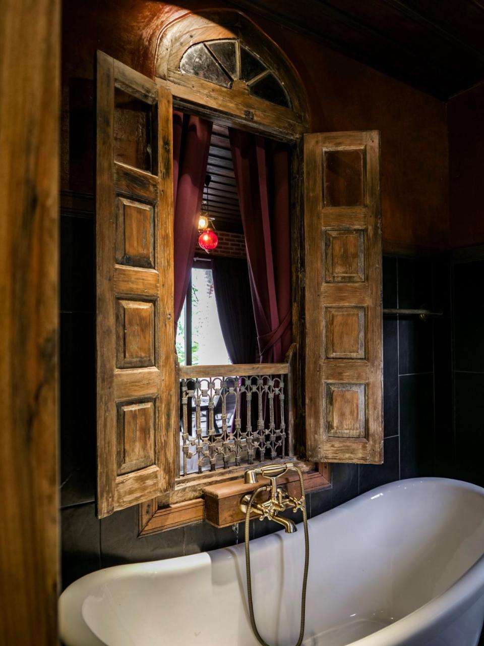 Chateau Orientale Resort Luang Prabang Exterior photo